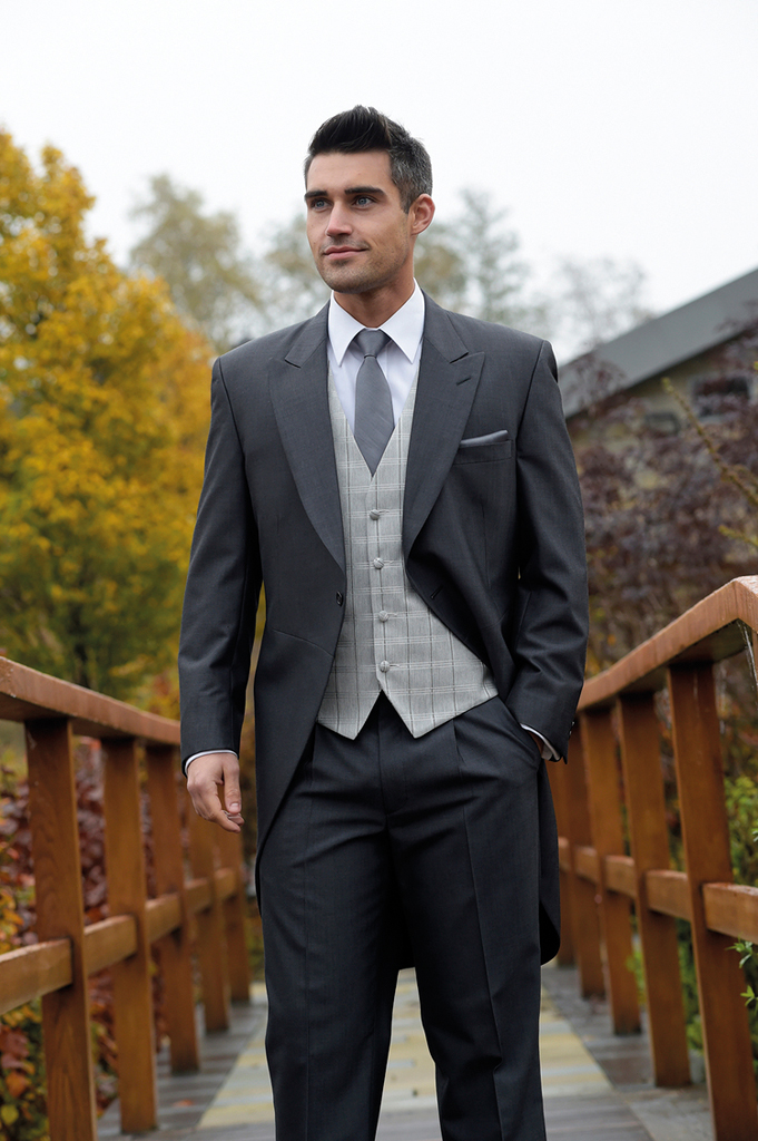 Here comes the groom | Lincolnshire County Wedding Guide